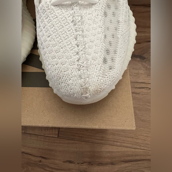 AUTHENTIC YEEZY BOOST 350 V2 - Picture 9 of 9